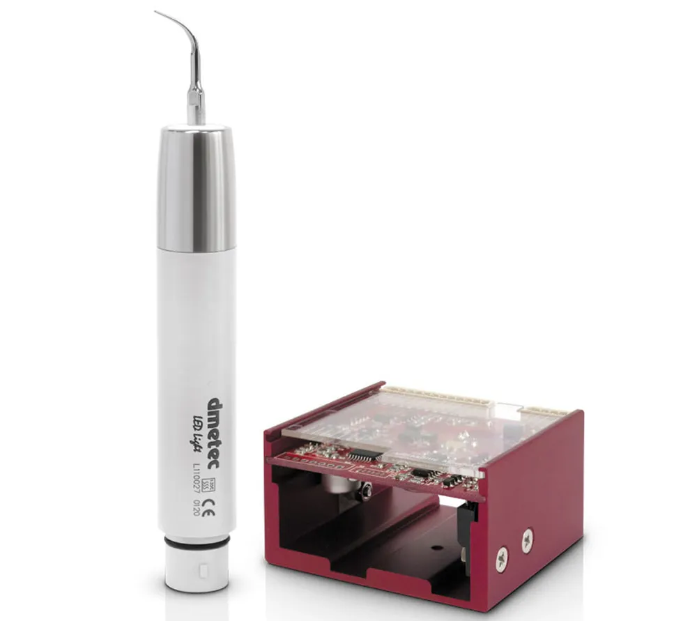 dmetec cleanse s led - встраиваемый пьезоэлектрический скалер с фиброоптикой, в комплекте с 3-мя насадками и наконечником